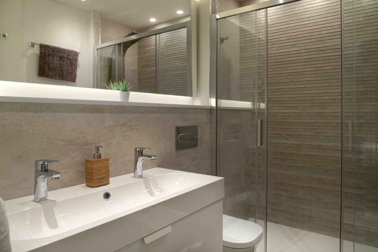 Suncity Teatro Premier Apartment Malaga Bagian luar foto